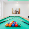 Отель Luxurious - Pool Table - Games Room - Free Parking, фото 23