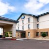 Отель Days Inn & Suites by Wyndham Denver International Airport в Денвере