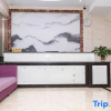 Отель Huazhou Baiyun Apartment, фото 2