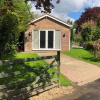 Отель Immaculate 2-bed House in High Wycombe Hp14, фото 1