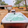 Отель Luxury 1 Acre Oasis With Hot Tub-firepit Near Main!, фото 18