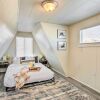 Отель Charming Evanston A-frame: Dog Friendly! в Эванстоне