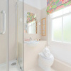 Отель Charming Flat in Leafy West London by Underthedoormat, фото 9