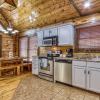 Отель Gatlinburg Enchantment - 3br - 3ba Sleeps 10! 3 Bedroom Cabin, фото 9