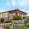 Отель La Quinta Inn & Suites by Wyndham San Francisco Airport N в Саут-Сан-Франциско