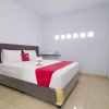 Отель RedDoorz near Siloam Karawaci 2, фото 5