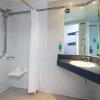 Отель Holiday Inn Express Manchester East, an IHG Hotel, фото 8