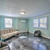Отель Emerald Isle Escape: Walk to Ocean, фото 23