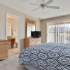 Отель King Triton's Townhome at Regal Oaks, фото 19