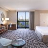 Отель DoubleTree by Hilton Hotel Jacksonville Riverfront, фото 35