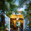 Отель Alamanda Palm Cove by Lancemore в Барроне