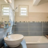 Отель Appartements et chambres en coeur de ville Saint-Denis - Entrée autonome - check in 14h30-, фото 9