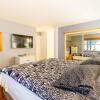 Отель Ski in Out, Great Location, Free Shuttle Bus, фото 3