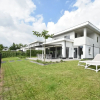 Отель Modern Villa with Large Garden by the Water with Hot Tub & Infrared Sauna, фото 21