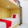 Отель RedDoorz Hostel near Lawang Sewu Semarang, фото 6