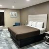 Отель Clairmont Inn & Suites, фото 5