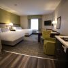 Отель Candlewood Suites West Edmonton - Mall Area, an IHG Hotel, фото 4