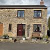 Отель Beautiful 2-bed Cottage in Grewelthorpe , Masham, фото 1