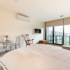Отель CELESTE, 1BDR East Melbourne Apartment, фото 7