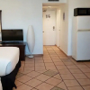 Отель Beautiful Ocean Side Studio With Kitchenette, 10 min From South Beach, фото 41