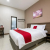 Отель RedDoorz Plus near Ronggowarsito Museum Semarang, фото 6
