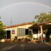 Отель Lake Eacham Caravan Park & Self-Contained Cabins, фото 4