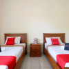 Отель RedDoorz Plus near Stadion Wijaya Kusuma, фото 23