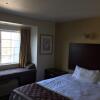 Отель Bridgepointe Inn & Suites, фото 6