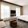 Отель Embassy Suites by Hilton San Antonio Brooks Hotel & Spa, фото 7