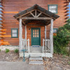 Отель Mighty Oak Log Cabin 2 Bedroom Cabin by RedAwning, фото 1