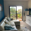 Отель Turquoise Waters B &B -Private Guest suite with massage chair, фото 2