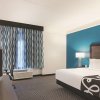 Отель La Quinta Inn & Suites by Wyndham Orlando UCF, фото 4