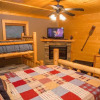 Отель Cub Creek Lodge - 3 Br Cabin, фото 6