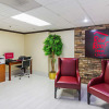 Отель Red Roof Inn & Suites Fayetteville - Fort Bragg, фото 13