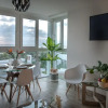 Отель CHIC- Newly Renovated 1 BDR at the best beach, фото 6