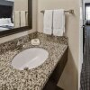 Отель La Quinta Inn & Suites by Wyndham Anaheim, фото 21
