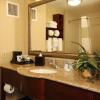 Отель Hampton Inn East Lansing, фото 32