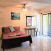 Отель Beach Side Condos Caye Caulker by CCVH, фото 4