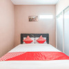 Отель Super OYO 1868 J&b Room Pramuka, фото 8