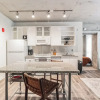 Отель Sleek DT Cleveland Apt at City Club, фото 9