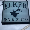 Отель Elker Inn & Suites, фото 1