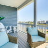 Отель Carolina Beach Lakefront House: Walk to Beach!, фото 17