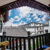 Отель Dali Hepu Log Home Inn, фото 19