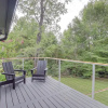 Отель Brevard Retreat: Fireplace, Deck & Screened Porch!, фото 8