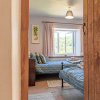 Отель Lovely 2 BD with stunning views over Stroud valley, фото 4