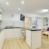 Отель Brighton Getaways-Seaside Patio Apt, фото 7