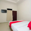 Отель OYO 2421 Joglo Guest House Syariah, фото 3