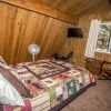 Отель Just Right Cabin - 2 Br cabin by RedAwning, фото 5