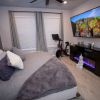 Отель Brand New Modern Pet Friendly Zen Home W/ Private Home Theater & Hot Tub! 2 Bedroom Home by RedAwnin, фото 3