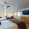 Отель Exclusive Ski in, Ski out 4 Bedroom Vacation Rental with Hot Tubs and Heated Outdoor Pool in Lionshe, фото 4